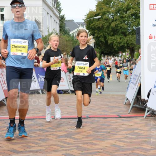 31.08.2025 - 21. Blankeneser Heldenlauf Strokosch-Dieckow http://msf.ph/oto/8694952 31.08.2025 10:25:55 Ziel 2342, 2472, 2070, 2241, 2243 meine-sportfotos.de