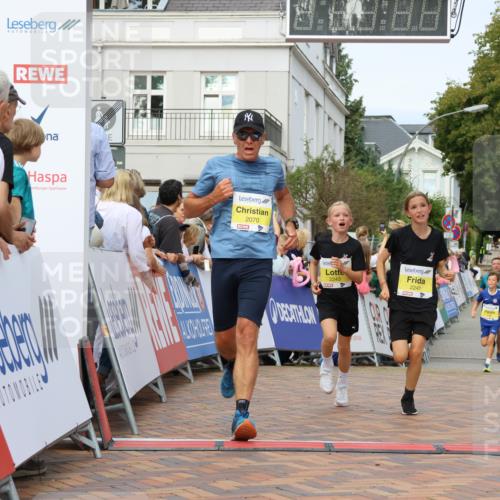 31.08.2025 - 21. Blankeneser Heldenlauf Strokosch-Dieckow http://msf.ph/oto/8695004 31.08.2025 10:25:54 Ziel 2342, 2472, 2070, 2241, 2243 meine-sportfotos.de