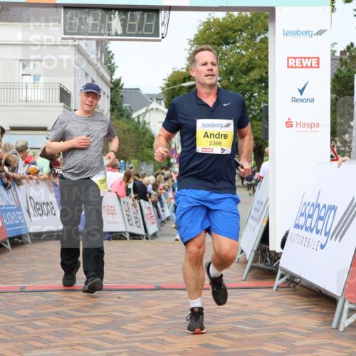 31.08.2025 - 21. Blankeneser Heldenlauf Strokosch-Dieckow http://msf.ph/oto/8695108 31.08.2025 10:25:42 Ziel 2410, 2742, 2366, 2235, 2726 meine-sportfotos.de