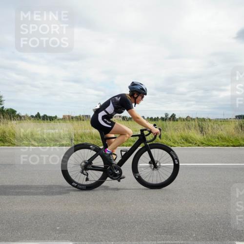 31.08.2025 - Elbe Triathlon Hamburg Michael Burmester http://msf.ph/oto/8695119 31.08.2025 16:25:07 Radfahren  meine-sportfotos.de
