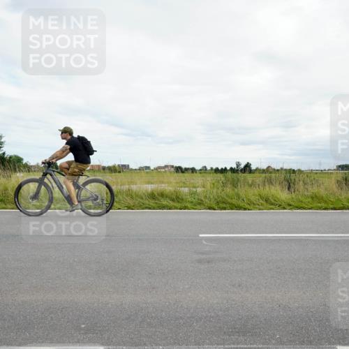 31.08.2025 - Elbe Triathlon Hamburg Michael Burmester http://msf.ph/oto/8695132 31.08.2025 16:28:31 Radfahren  meine-sportfotos.de