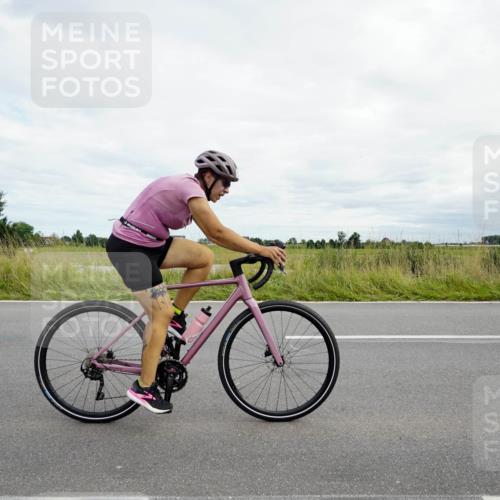 31.08.2025 - Elbe Triathlon Hamburg Michael Burmester http://msf.ph/oto/8695133 31.08.2025 16:28:35 Radfahren  meine-sportfotos.de