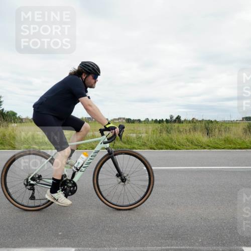 31.08.2025 - Elbe Triathlon Hamburg Michael Burmester http://msf.ph/oto/8695150 31.08.2025 16:37:26 Radfahren  meine-sportfotos.de