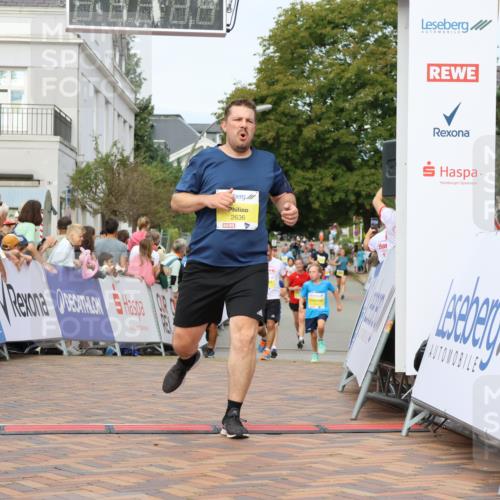 31.08.2025 - 21. Blankeneser Heldenlauf Strokosch-Dieckow http://msf.ph/oto/8695209 31.08.2025 10:25:22 Ziel 2541, 2636, 2383, 2367, 2504 meine-sportfotos.de