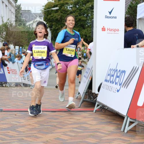 31.08.2025 - 21. Blankeneser Heldenlauf Strokosch-Dieckow http://msf.ph/oto/8696995 31.08.2025 10:31:17 Ziel 2437, 2324, 2551, 2121, 2307, 2649, 2647, 2399, 2103 meine-sportfotos.de