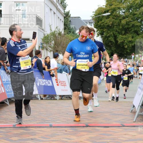 31.08.2025 - 21. Blankeneser Heldenlauf Strokosch-Dieckow http://msf.ph/oto/8697375 31.08.2025 10:29:32 Ziel 2614, 2615, 2684, 2538, 2558, 2277 meine-sportfotos.de