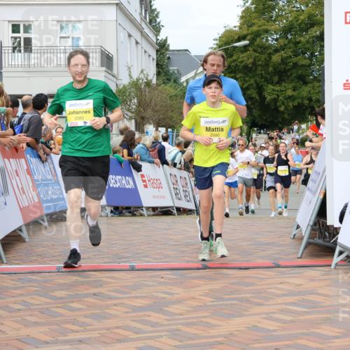 31.08.2025 - 21. Blankeneser Heldenlauf Strokosch-Dieckow http://msf.ph/oto/8697520 31.08.2025 10:34:34 Ziel 2110, 2668, 2090, 2083 meine-sportfotos.de