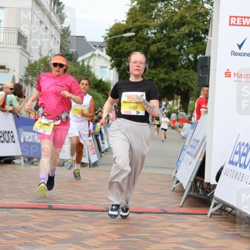 31.08.2025 - 21. Blankeneser Heldenlauf Strokosch-Dieckow http://msf.ph/oto/8697733 31.08.2025 10:33:03 Ziel 2104, 2129, 2130, 2128, 2122, 2337, 2695, 2694, 2464, 2658 meine-sportfotos.de