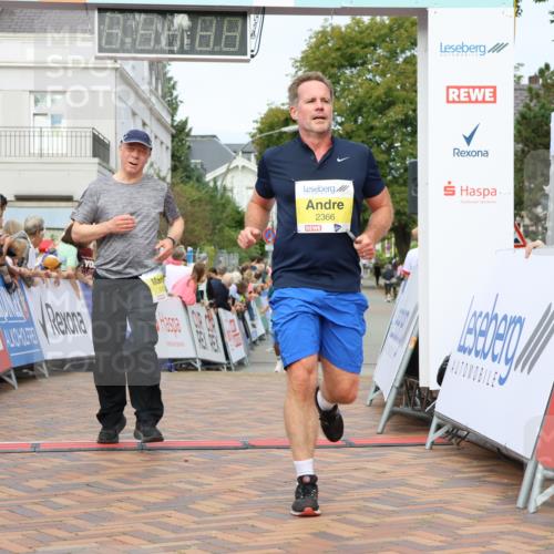 31.08.2025 - 21. Blankeneser Heldenlauf Strokosch-Dieckow http://msf.ph/oto/8698161 31.08.2025 10:25:42 Ziel 2410, 2742, 2366, 2235, 2726 meine-sportfotos.de
