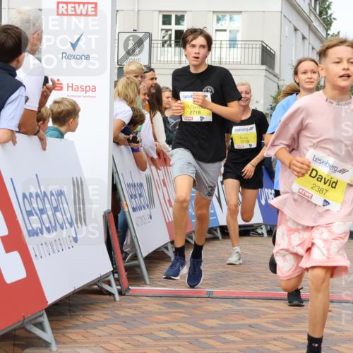 31.08.2025 - 21. Blankeneser Heldenlauf Strokosch-Dieckow http://msf.ph/oto/8698443 31.08.2025 10:28:53 Ziel 2060, 2346, 2718, 2719, 2143, 2387 meine-sportfotos.de