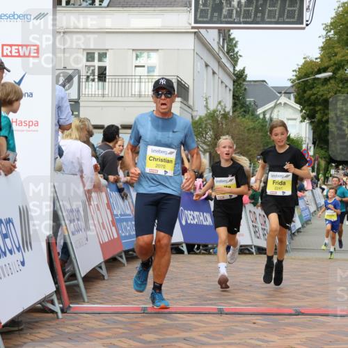 31.08.2025 - 21. Blankeneser Heldenlauf Strokosch-Dieckow http://msf.ph/oto/8698770 31.08.2025 10:25:54 Ziel 2342, 2472, 2070, 2241, 2243 meine-sportfotos.de
