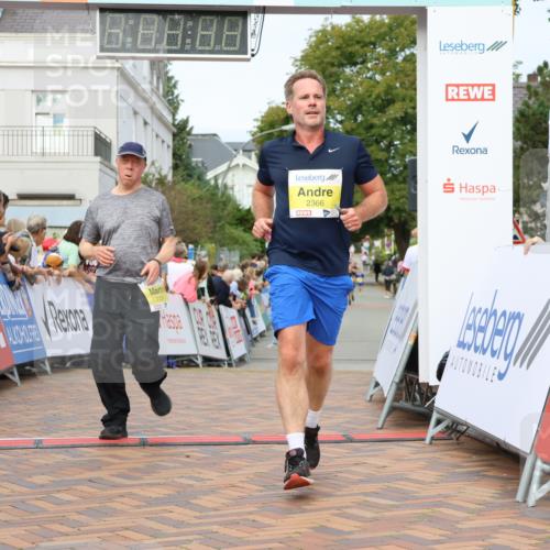 31.08.2025 - 21. Blankeneser Heldenlauf Strokosch-Dieckow http://msf.ph/oto/8698789 31.08.2025 10:25:42 Ziel 2410, 2742, 2366, 2235, 2726 meine-sportfotos.de
