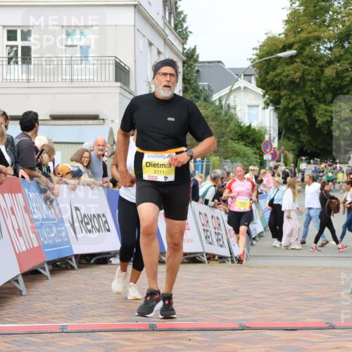 31.08.2025 - 21. Blankeneser Heldenlauf Strokosch-Dieckow http://msf.ph/oto/8700594 31.08.2025 10:34:07 Ziel 2378, 2563, 2724, 2120, 2171 meine-sportfotos.de
