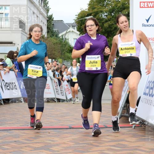 31.08.2025 - 21. Blankeneser Heldenlauf Strokosch-Dieckow http://msf.ph/oto/8701028 31.08.2025 10:31:11 Ziel 2437, 2324, 2147, 2121, 2307, 2018 meine-sportfotos.de