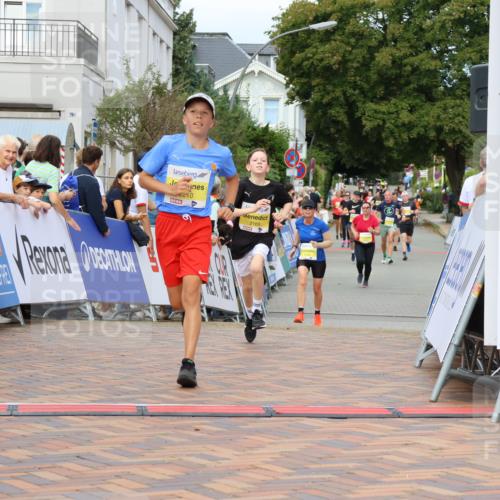 31.08.2025 - 21. Blankeneser Heldenlauf Strokosch-Dieckow http://msf.ph/oto/8701220 31.08.2025 10:30:05 Ziel 2210, 2260, 2169 meine-sportfotos.de