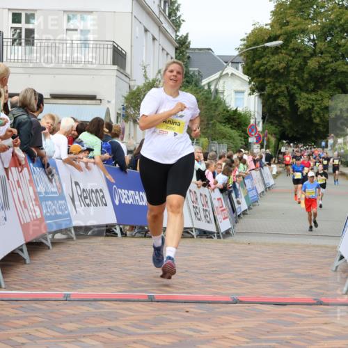 31.08.2025 - 21. Blankeneser Heldenlauf Strokosch-Dieckow http://msf.ph/oto/8701232 31.08.2025 10:29:58 Ziel 2260, 2603, 2602 meine-sportfotos.de