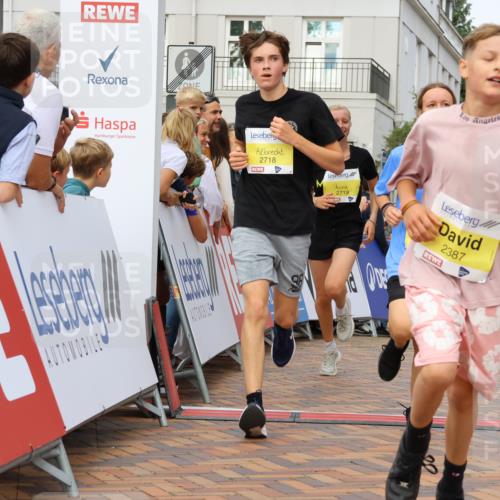 31.08.2025 - 21. Blankeneser Heldenlauf Strokosch-Dieckow http://msf.ph/oto/8701422 31.08.2025 10:28:53 Ziel 2060, 2346, 2718, 2719, 2143, 2387 meine-sportfotos.de