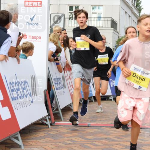 31.08.2025 - 21. Blankeneser Heldenlauf Strokosch-Dieckow http://msf.ph/oto/8701423 31.08.2025 10:28:53 Ziel 2060, 2346, 2718, 2719, 2143, 2387 meine-sportfotos.de