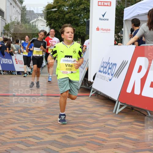31.08.2025 - 21. Blankeneser Heldenlauf Strokosch-Dieckow http://msf.ph/oto/8701756 31.08.2025 10:27:10 Ziel 1101, 2150, 2205, 2521, 2517, 2413 meine-sportfotos.de