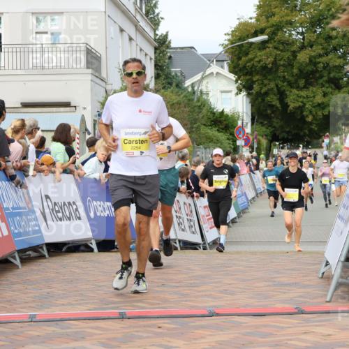 31.08.2025 - 21. Blankeneser Heldenlauf Strokosch-Dieckow http://msf.ph/oto/8701854 31.08.2025 10:26:32 Ziel 2706, 2254, 2497, 2688, 2007 meine-sportfotos.de