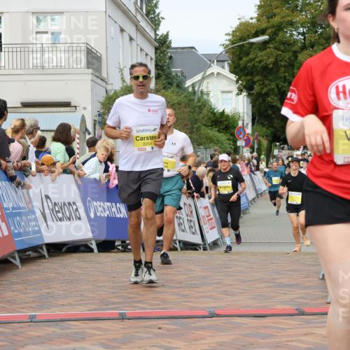 31.08.2025 - 21. Blankeneser Heldenlauf Strokosch-Dieckow http://msf.ph/oto/8701861 31.08.2025 10:26:32 Ziel 2706, 2254, 2497, 2688, 2007 meine-sportfotos.de