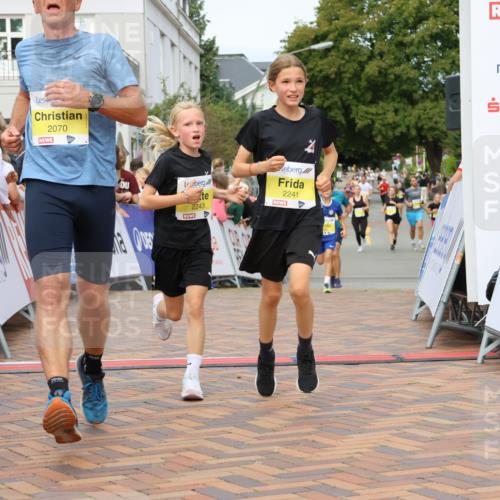 31.08.2025 - 21. Blankeneser Heldenlauf Strokosch-Dieckow http://msf.ph/oto/8701950 31.08.2025 10:25:55 Ziel 2342, 2472, 2070, 2241, 2243 meine-sportfotos.de