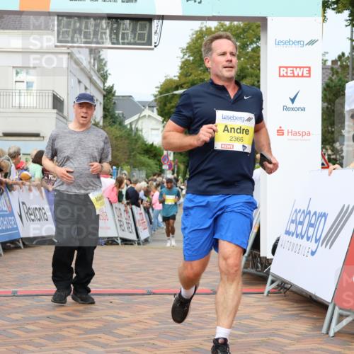 31.08.2025 - 21. Blankeneser Heldenlauf Strokosch-Dieckow http://msf.ph/oto/8701983 31.08.2025 10:25:42 Ziel 2410, 2742, 2366, 2235, 2726 meine-sportfotos.de