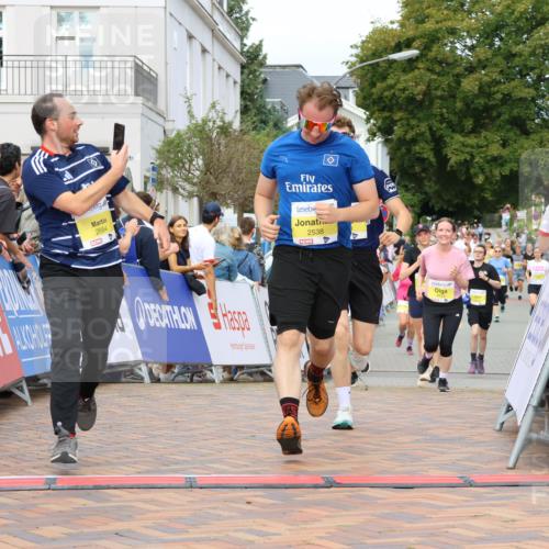 31.08.2025 - 21. Blankeneser Heldenlauf Strokosch-Dieckow http://msf.ph/oto/8704419 31.08.2025 10:29:32 Ziel 2614, 2615, 2684, 2538, 2558, 2277 meine-sportfotos.de