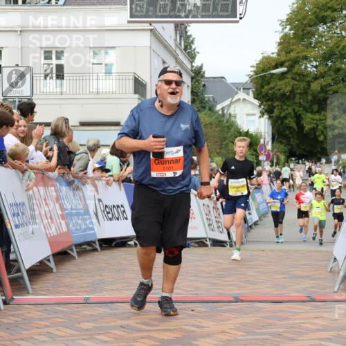 31.08.2025 - 21. Blankeneser Heldenlauf Strokosch-Dieckow http://msf.ph/oto/8704678 31.08.2025 10:27:05 Ziel 1101, 2468, 2393, 2205, 2521 meine-sportfotos.de
