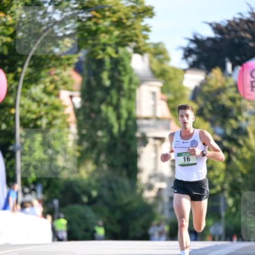 07.09.2025 - BARMER Alsterlauf Dr. Thomas Lammeyer http://msf.ph/oto/8704976 07.09.2025 09:17:43 Laufen 16 meine-sportfotos.de