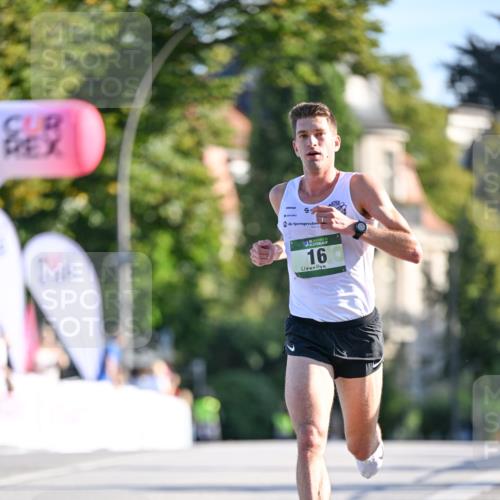 07.09.2025 - BARMER Alsterlauf Dr. Thomas Lammeyer http://msf.ph/oto/8704986 07.09.2025 09:17:44 Laufen 36, 16 meine-sportfotos.de