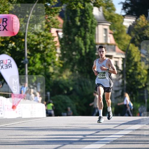 07.09.2025 - BARMER Alsterlauf Dr. Thomas Lammeyer http://msf.ph/oto/8705044 07.09.2025 09:18:36 Laufen 4744 meine-sportfotos.de