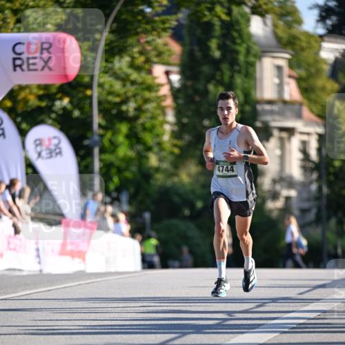 07.09.2025 - BARMER Alsterlauf Dr. Thomas Lammeyer http://msf.ph/oto/8705049 07.09.2025 09:18:36 Laufen 812, 3, 4744 meine-sportfotos.de