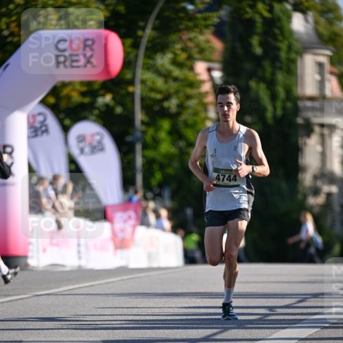 07.09.2025 - BARMER Alsterlauf Dr. Thomas Lammeyer http://msf.ph/oto/8705053 07.09.2025 09:18:37 Laufen 4744 meine-sportfotos.de