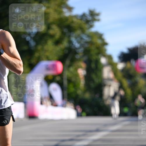 07.09.2025 - BARMER Alsterlauf Dr. Thomas Lammeyer http://msf.ph/oto/8705498 07.09.2025 09:20:53 Laufen  meine-sportfotos.de