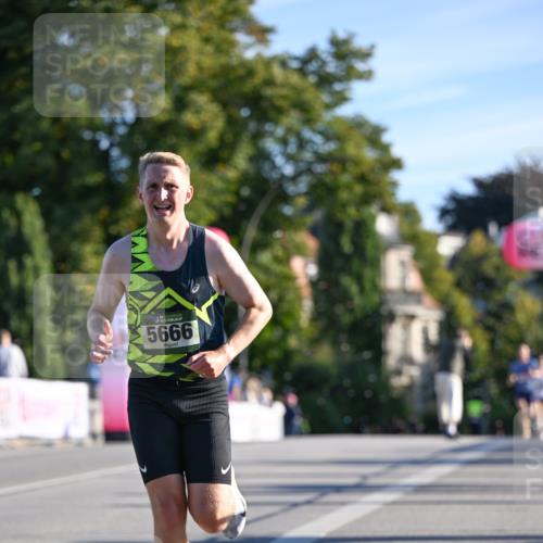 07.09.2025 - BARMER Alsterlauf Dr. Thomas Lammeyer http://msf.ph/oto/8705538 07.09.2025 09:21:03 Laufen 5666 meine-sportfotos.de