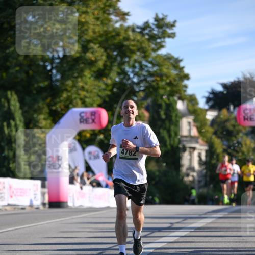 07.09.2025 - BARMER Alsterlauf Dr. Thomas Lammeyer http://msf.ph/oto/8705864 07.09.2025 09:22:14 Laufen 4782 meine-sportfotos.de