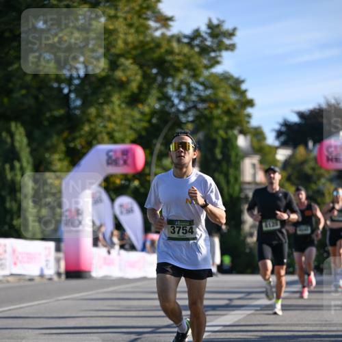 07.09.2025 - BARMER Alsterlauf Dr. Thomas Lammeyer http://msf.ph/oto/8705918 07.09.2025 09:22:32 Laufen 3754 meine-sportfotos.de