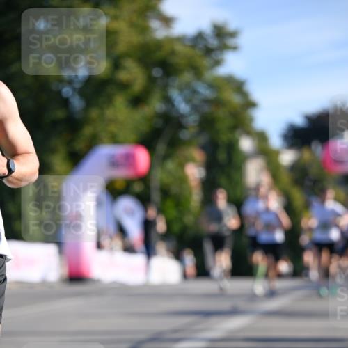 07.09.2025 - BARMER Alsterlauf Dr. Thomas Lammeyer http://msf.ph/oto/8706016 07.09.2025 09:22:49 Laufen  meine-sportfotos.de