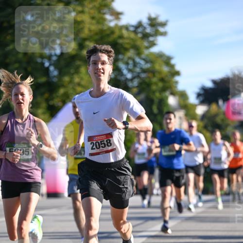 07.09.2025 - BARMER Alsterlauf Dr. Thomas Lammeyer http://msf.ph/oto/8706046 07.09.2025 09:22:55 Laufen 35, 36, 2058 meine-sportfotos.de