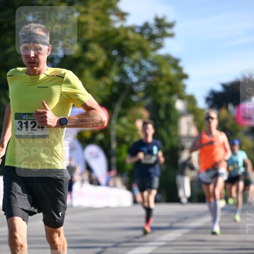 07.09.2025 - BARMER Alsterlauf Dr. Thomas Lammeyer http://msf.ph/oto/8706079 07.09.2025 09:23:00 Laufen 36, 3124 meine-sportfotos.de