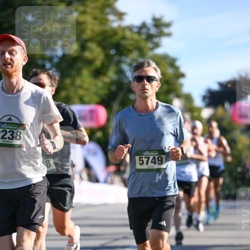 07.09.2025 - BARMER Alsterlauf Dr. Thomas Lammeyer http://msf.ph/oto/8706144 07.09.2025 09:23:13 Laufen 36, 2238, 6, 5749 meine-sportfotos.de