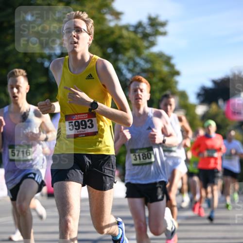 07.09.2025 - BARMER Alsterlauf Dr. Thomas Lammeyer http://msf.ph/oto/8706242 07.09.2025 09:23:35 Laufen 5716, 36, 5993, 3180 meine-sportfotos.de