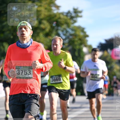 07.09.2025 - BARMER Alsterlauf Dr. Thomas Lammeyer http://msf.ph/oto/8706261 07.09.2025 09:23:38 Laufen 636, 3753, 3669 meine-sportfotos.de