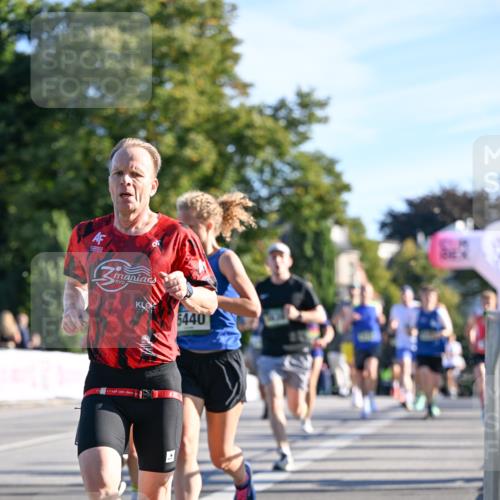07.09.2025 - BARMER Alsterlauf Dr. Thomas Lammeyer http://msf.ph/oto/8706346 07.09.2025 09:23:56 Laufen 5440 meine-sportfotos.de
