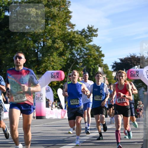 07.09.2025 - BARMER Alsterlauf Dr. Thomas Lammeyer http://msf.ph/oto/8706365 07.09.2025 09:23:59 Laufen 2680, 6315, 5528, 2677 meine-sportfotos.de