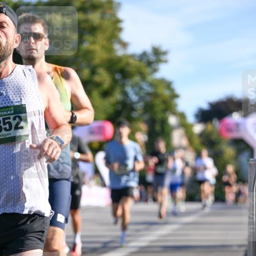07.09.2025 - BARMER Alsterlauf Dr. Thomas Lammeyer http://msf.ph/oto/8706384 07.09.2025 09:24:02 Laufen 352 meine-sportfotos.de