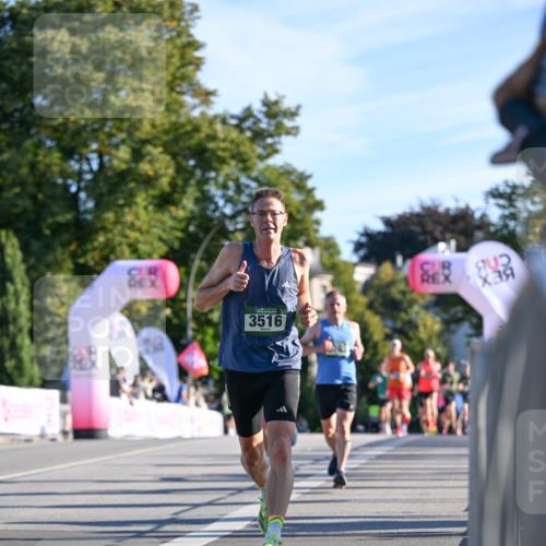 07.09.2025 - BARMER Alsterlauf Dr. Thomas Lammeyer http://msf.ph/oto/8706481 07.09.2025 09:24:21 Laufen 3516 meine-sportfotos.de