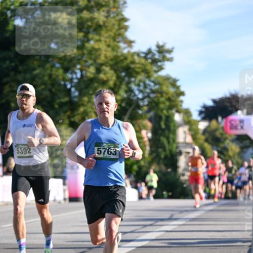07.09.2025 - BARMER Alsterlauf Dr. Thomas Lammeyer http://msf.ph/oto/8706493 07.09.2025 09:24:24 Laufen 5392, 36, 5763 meine-sportfotos.de