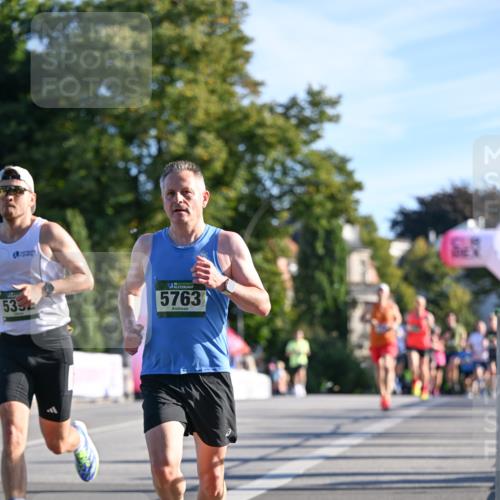 07.09.2025 - BARMER Alsterlauf Dr. Thomas Lammeyer http://msf.ph/oto/8706494 07.09.2025 09:24:24 Laufen 533, 110, 5763 meine-sportfotos.de